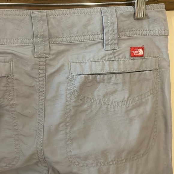 The North Face Grey Convertible Roll Capri Pants Size 6 - Picture 14 of 16
